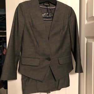 25% off! Express grey skirt suit SZ 4